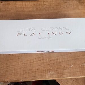 Belle A Vie Digital Ceramic Flat Iron New in Box